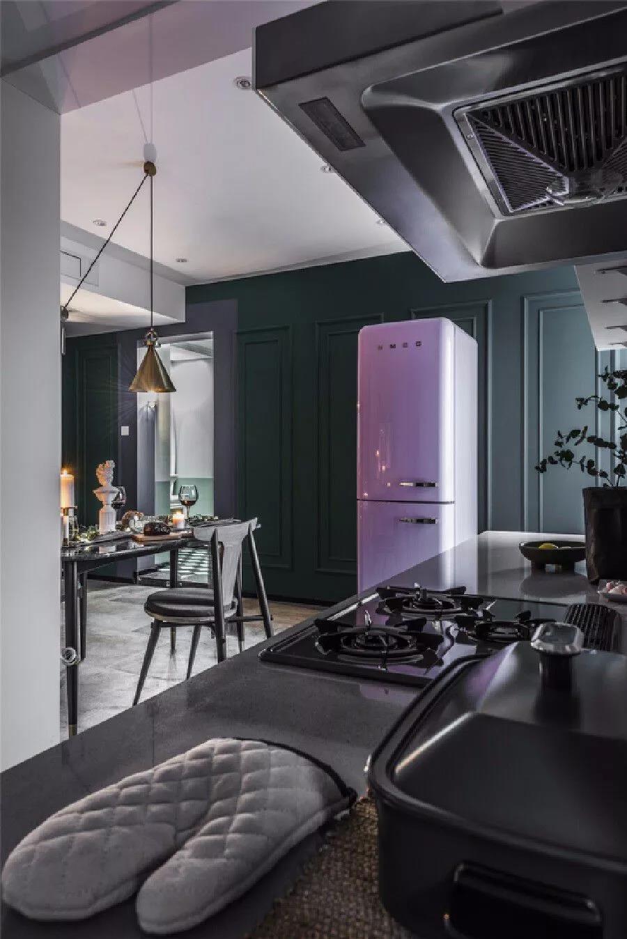 330㎡跃层,还附带阁楼,难怪朋友说像别墅,太大气了!尤其客厅