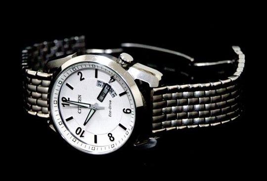 西铁城的机械表好还是光能表好,西铁城有机械表吗