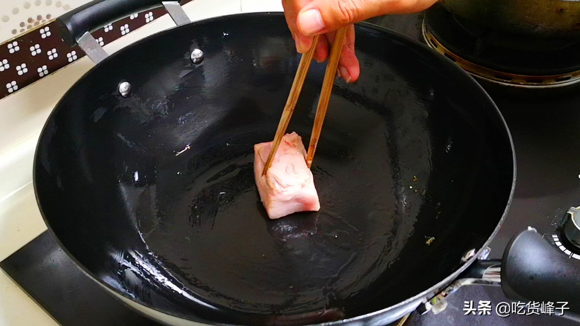 新铁锅开锅前怎么样处理,新铁锅炒菜前如何处理