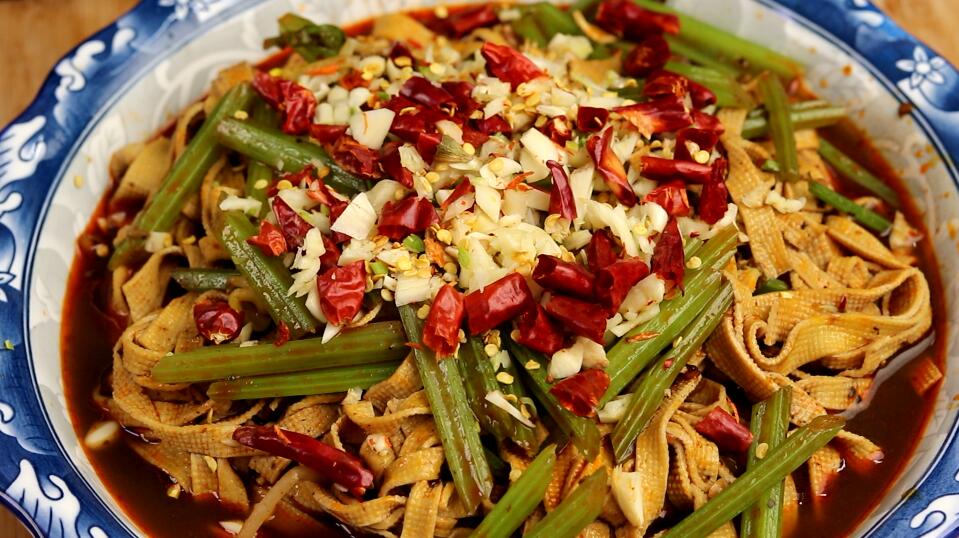豆腐皮别再炒着吃了,豆腐皮除了和辣椒炒还能和什么炒