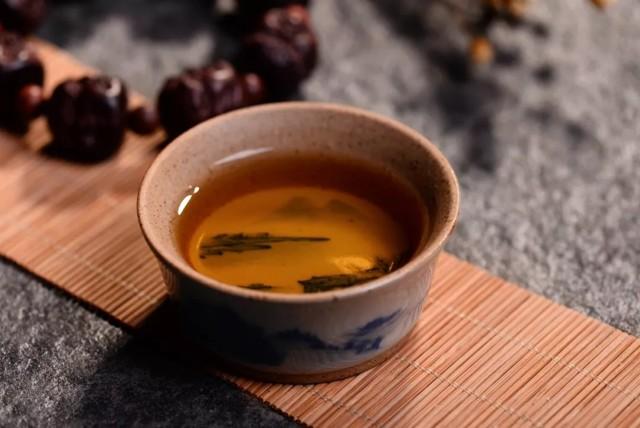 易武茶叶真假怎么分辨,易武茶饼真假鉴别方法