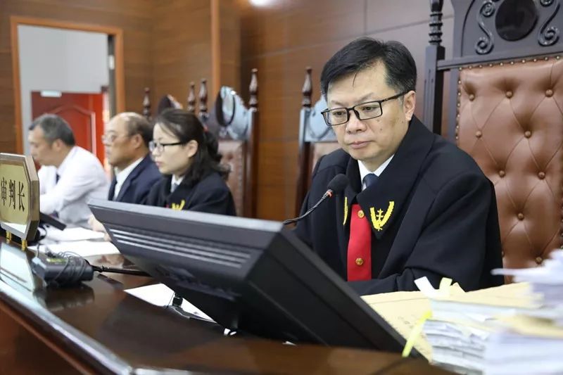 江苏一女子因迷恋减肥误入歧途：销售201万粒有毒*肥药减**获利228万，成本四五毛卖80元一粒！12人团伙被端