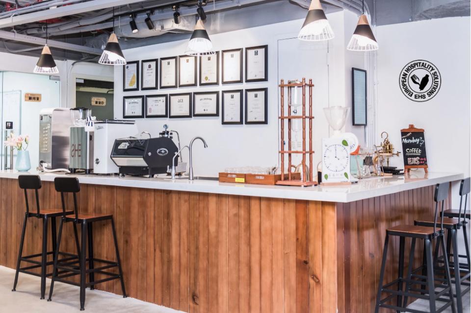 体育西「咖啡研究所」，竟对老广的菠萝啤下手了