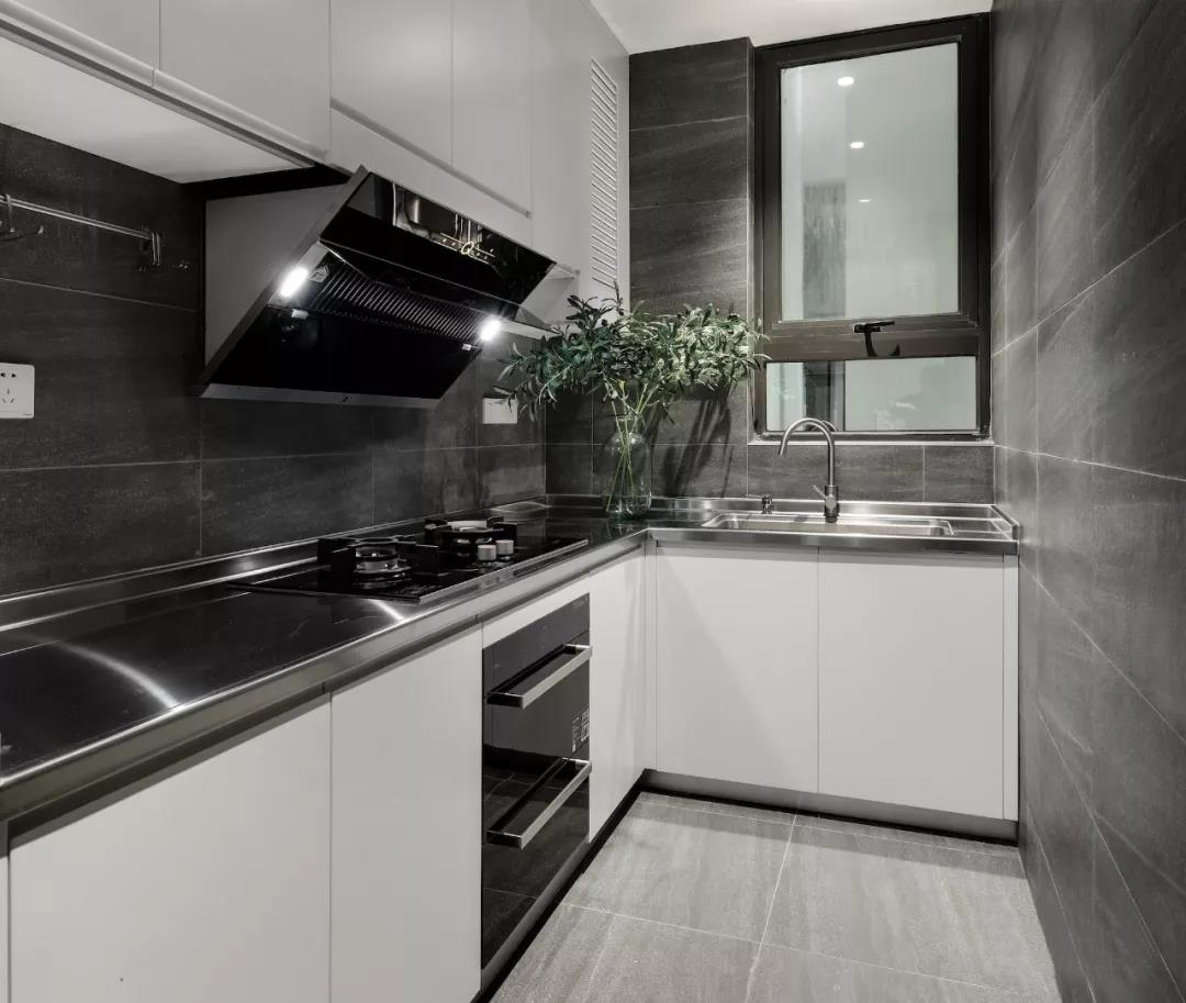 橱柜台面用钢化玻璃材质好吗,不锈钢橱柜台面材质多厚比较好