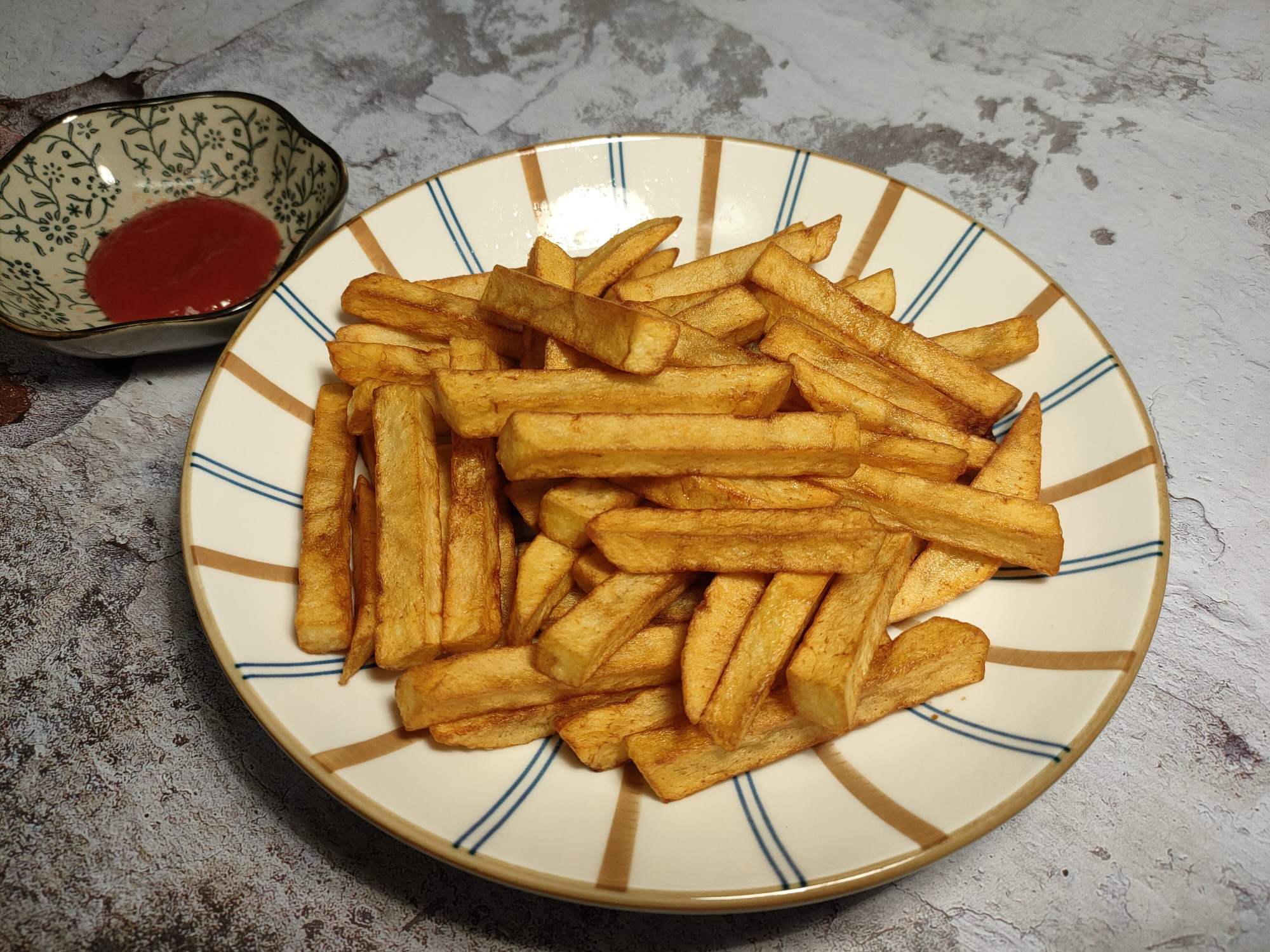 炸薯条需要先冷冻再焯水吗,炸薯条之前需要焯水吗