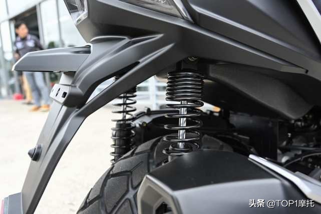 光阳赛艇s250和2023款s350比较哪个好,跨界踏板光阳赛艇250配置