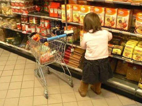 孩子在超市偷东西该怎么处理,小孩在超市偷东西该怎么办