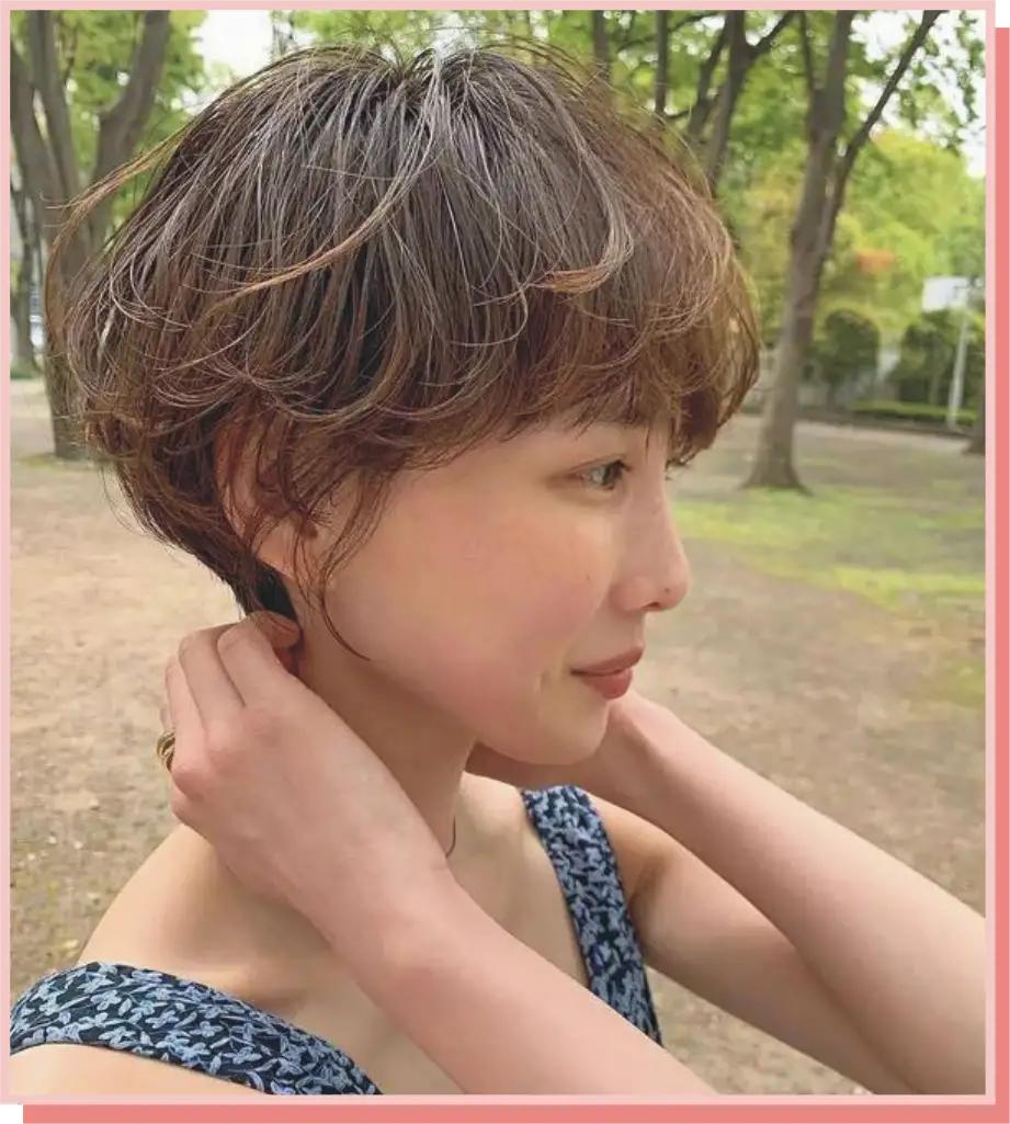 短发怎么烫又好看又不显老,五六十岁女士短发怎么梳不显老