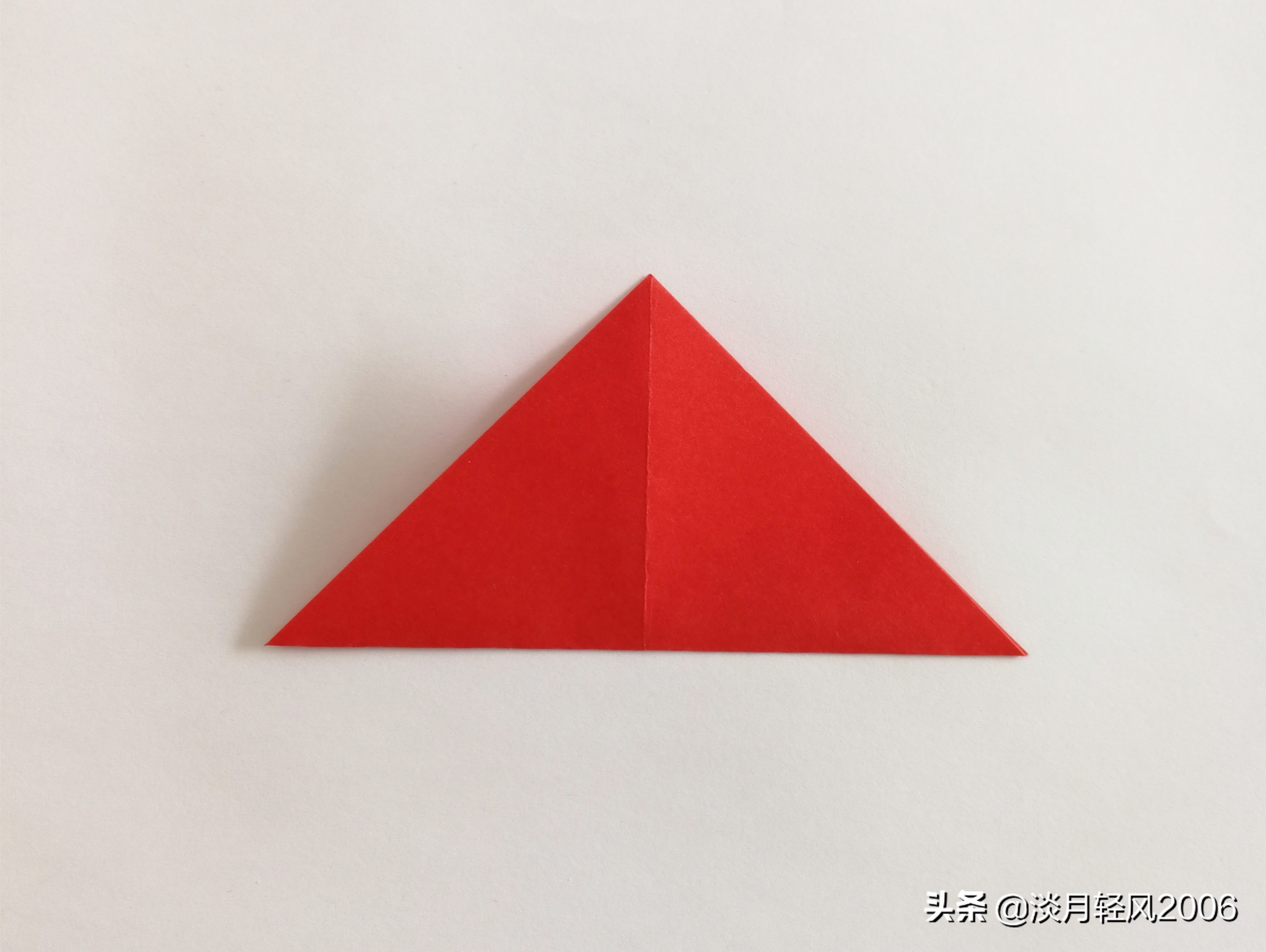 怎么用一张纸一剪刀剪很多个爱心,立体爱心怎么折简单只用一张纸