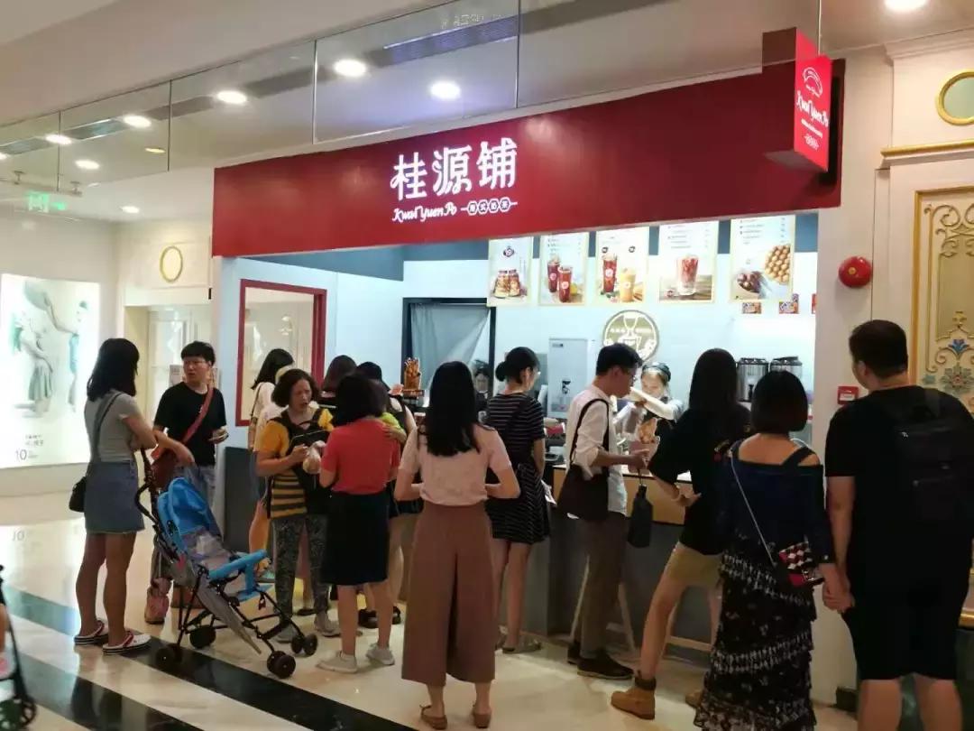 靠杯子创新，6平小店月营收50万，7年开出200家直营店