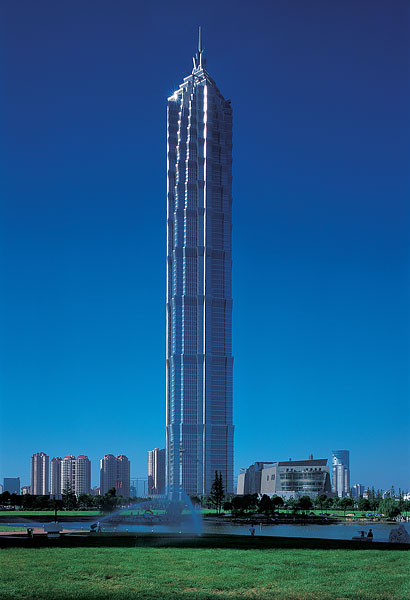 上海金茂大厦总造价是多少,上海中心大厦与金茂大厦的对比