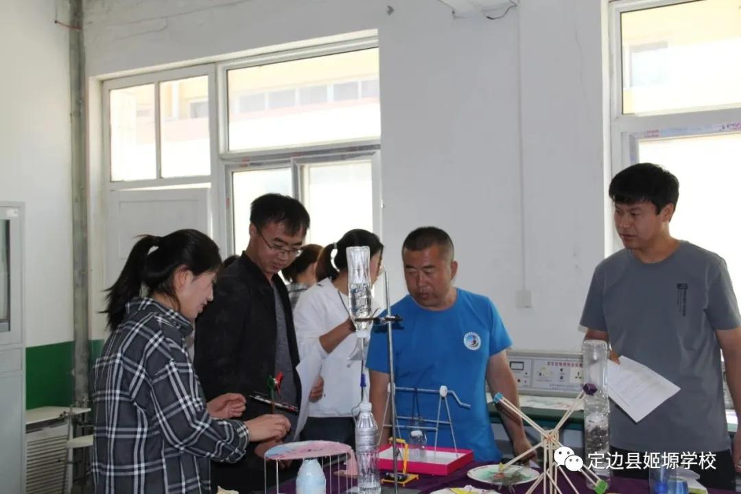 砥砺奋进谱华章不忘初心,砥砺初心奋勇前行谱新篇