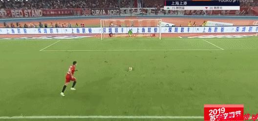 中超门将喝水哥gif,阿根廷门将扑单刀gif