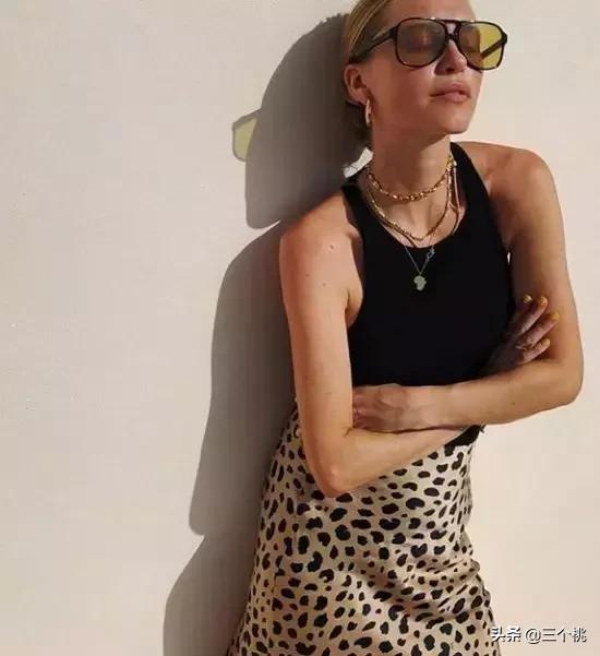 今年流行的裙子不穿高跟鞋,今年流行时髦的裙子冬天穿的