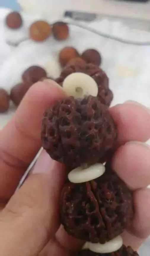 手串发霉了还能戴么,手串发霉能用除霉剂吗