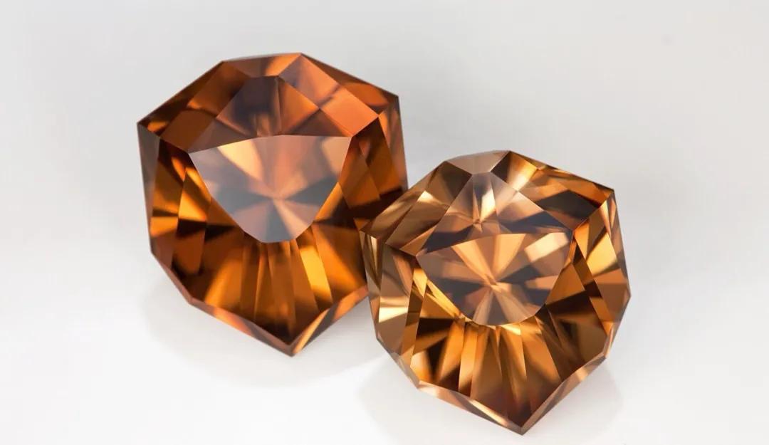 天然锆石与合成锆石区分,锆石和钻石能一眼看出区别吗