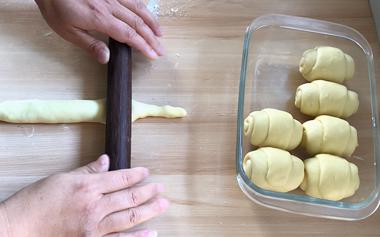 超级细腻柔软奶香面包做法,松软拉丝面包的做法和配方窍门