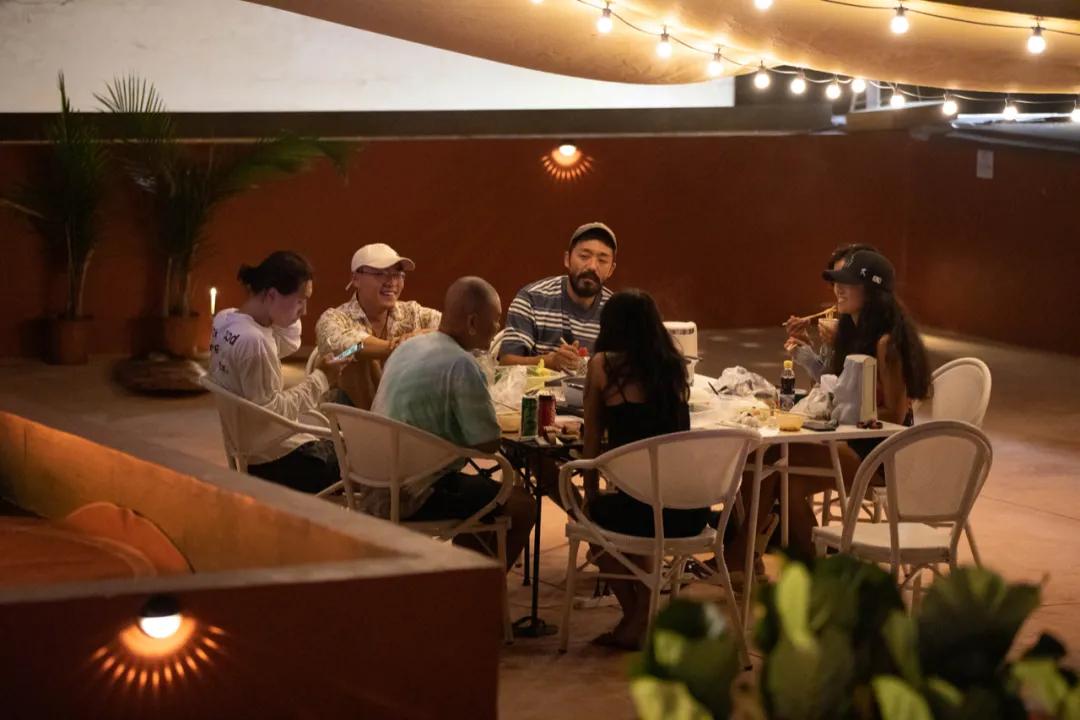 三亚后海村冲浪蹦迪,三亚后海村蹦野迪