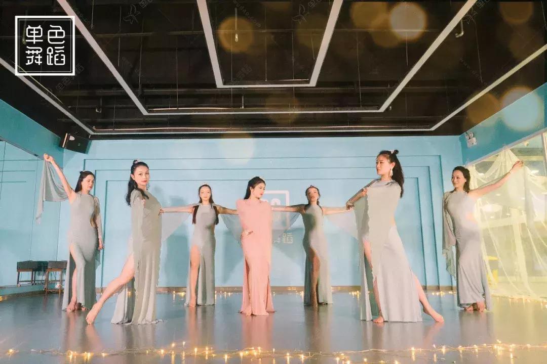 千万不要来学跳东方舞,太恐怖了