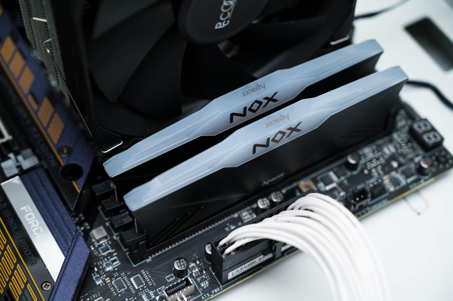 瀹囩灮nox16g6000ddr5鍜嬫牱,鍚屾瀹囩灮nox鏆楅粦绯诲垪6000ddr5