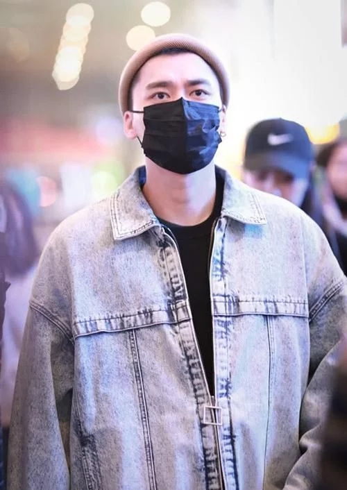 李易峰夏季穿着打扮搭配图片,李易峰最新搭配衣服