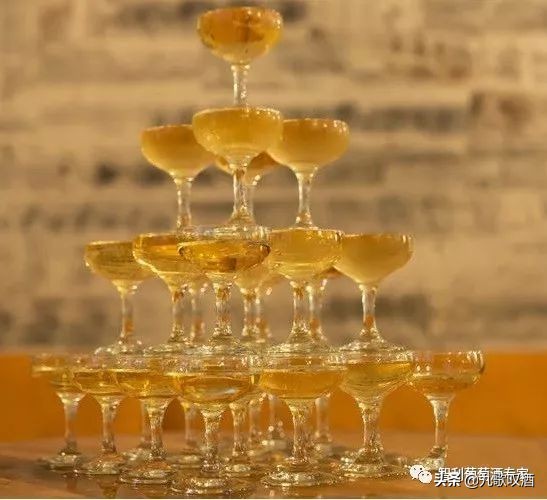 那个带唇印的红酒杯是什么杯？看完你就是朋友圈最懂葡萄酒杯的人