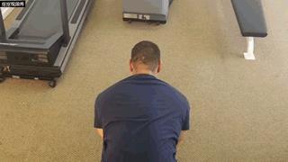 溜肩严重的明星,溜肩毁身材4招帮你改善圆肩