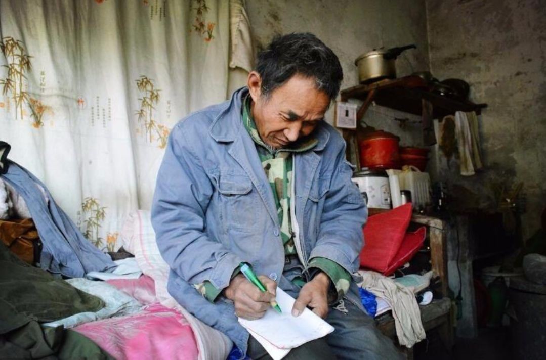 日本疯狂啃老族,父亲死亡一个月被发现,原因只为能多领养老金