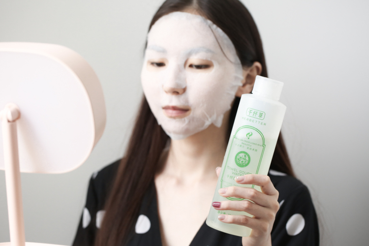 湿敷水推荐丝瓜水,千纤草丝瓜水做水膜