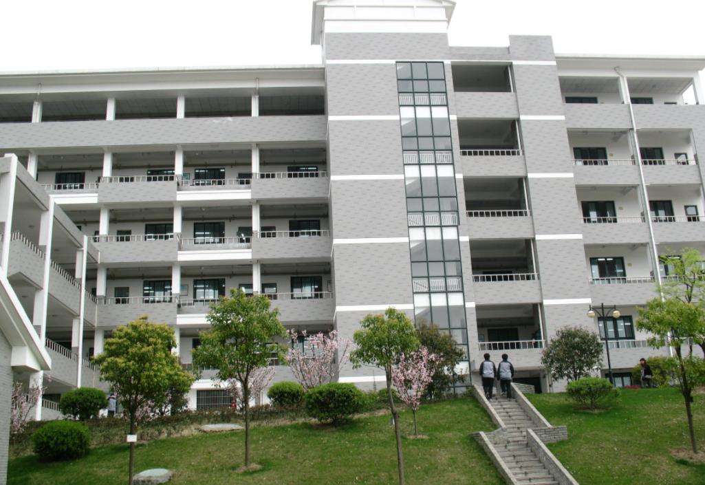 丽江三所“翡翠中学”，重振“丽江之光”，广受家长的称赞