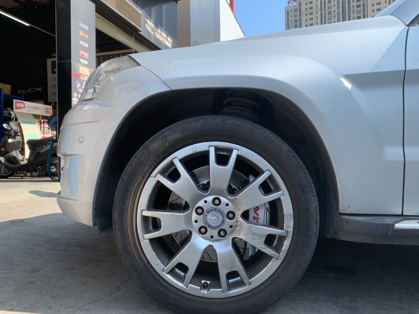 奔驰GLK刹车改装，能避开原厂轮毂的刹车？