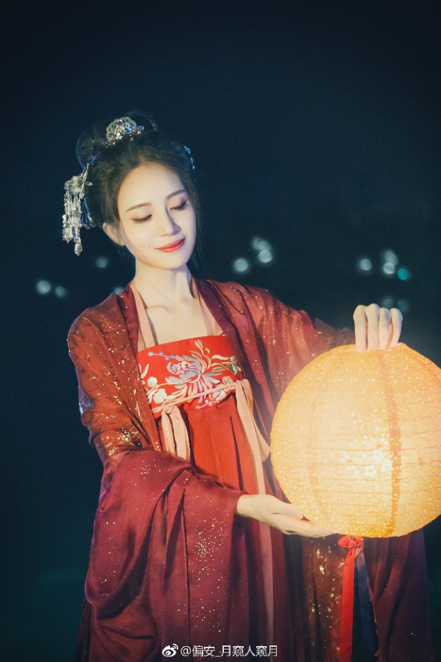 汉服搭配什么样的发型比较好看,各种汉服要搭配什么样的发型呢