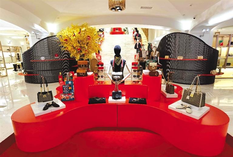 新年将至记者带你逛商超,晚报记者新春探店攻略