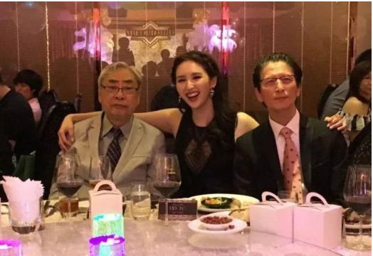 她是才貌双全的港姐，和大51岁富豪上演爷孙恋，今分手后改名