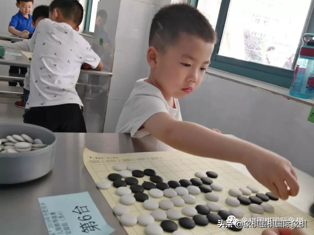 孩子在家下棋输不起怎么办？