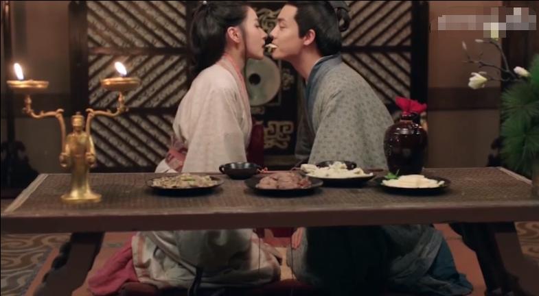 拍个吻戏搞这么多辣眼睛的花招,求求了,放过观众吧