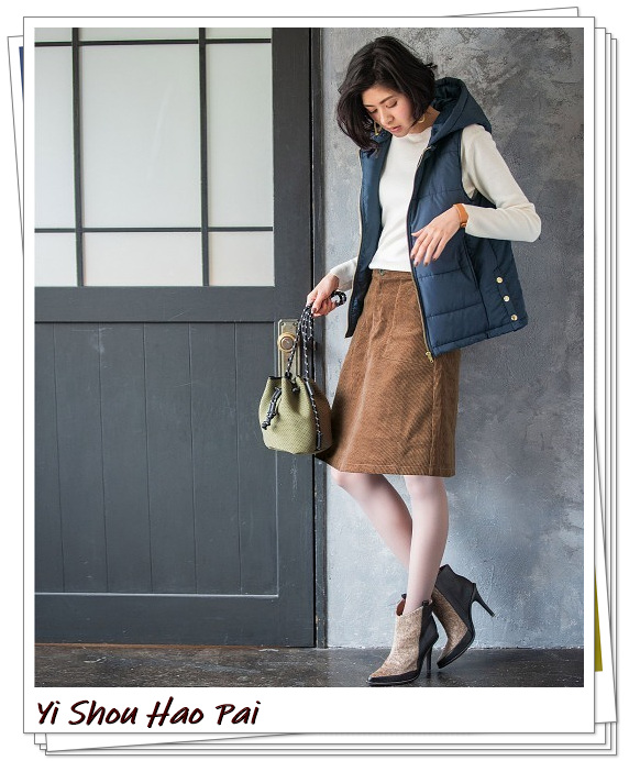 黑色的棉背心外套怎么搭配,海军蓝羽绒