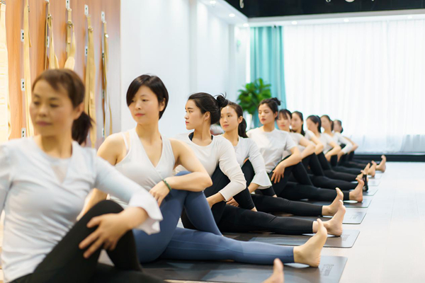 单色瑜伽教练培训西安,西安市瑜之境瑜伽教练培训学院