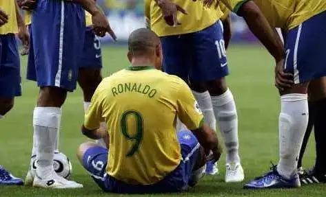 回顾外星人罗纳尔多足球经历,外星人踢球罗纳尔多