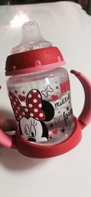 宝宝使用鸭嘴杯好还是奶瓶好,半岁宝宝用奶瓶还是鸭嘴杯喝奶