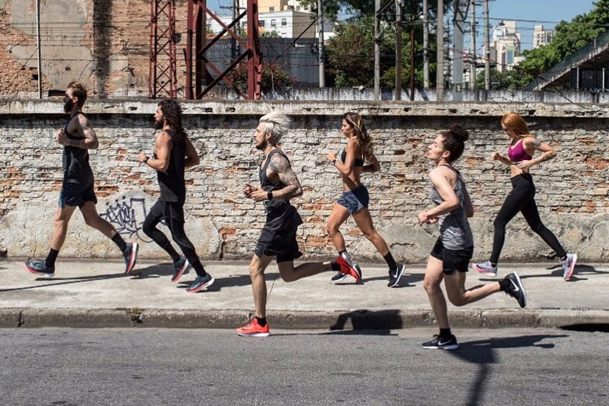 穿紧身裤跑步有什么用,男人穿紧身裤跑步好吗