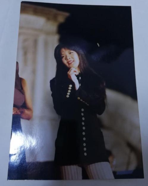 1999年，《说唱脸谱》谢津跳楼身亡，救命稻草竟是被亲妈折断