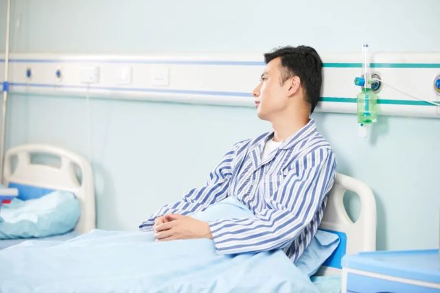 胸腔里长了个九厘米瘤子怎么回事,胸腔食管外面长个拳头大小瘤