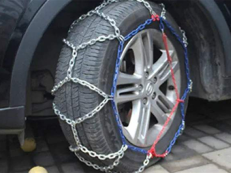 车轮雪天打滑最简单自救,车轮打滑怎么施救