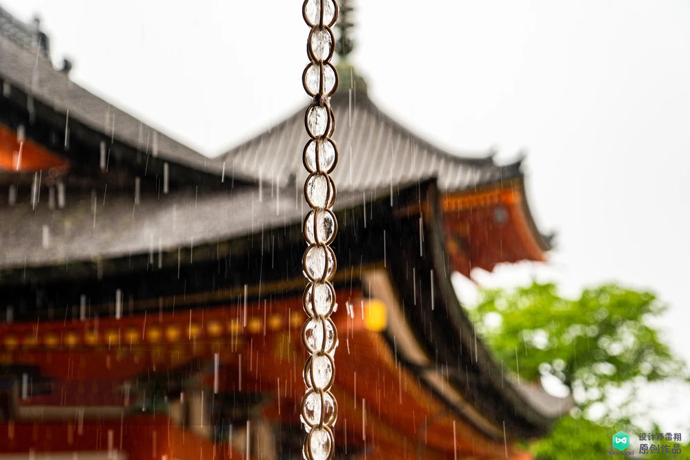 为什么要在屋顶放导雨链,为什么要在伞上绑瓦片