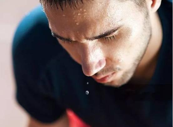 近视眼镜特别雾擦不干净怎么办,眼镜总是往下滑有什么妙招