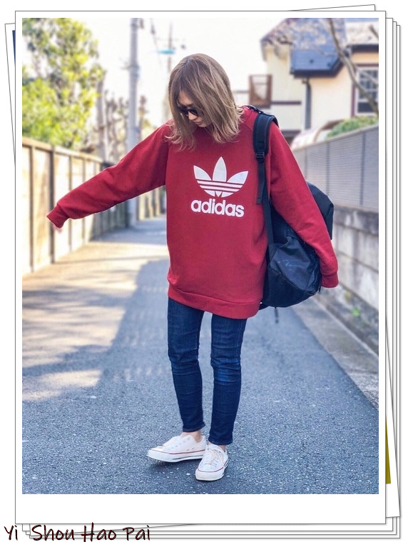 Adidas的单品怎么搭？日本时尚女人的运动风穿搭示范，时髦吸睛
