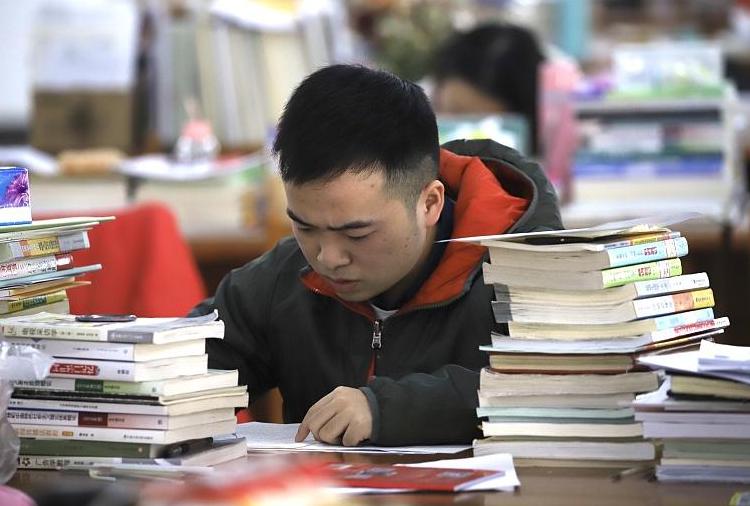 读研后才明白，“保研生”和“考研生”差距明显，难怪导师偏心