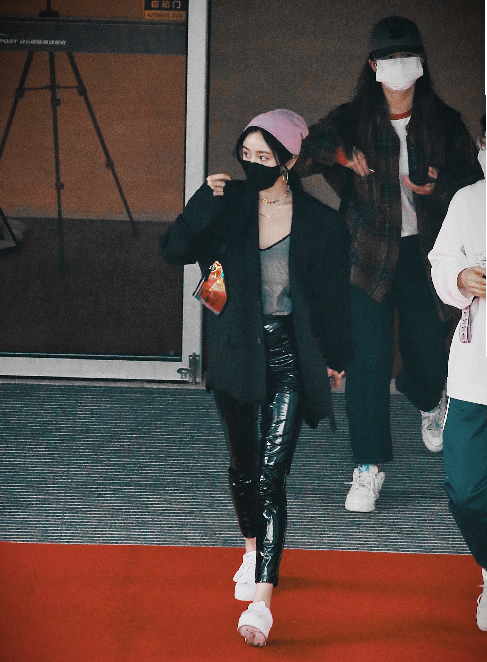 大幂幂穿搭技巧,大幂幂西装皮裤