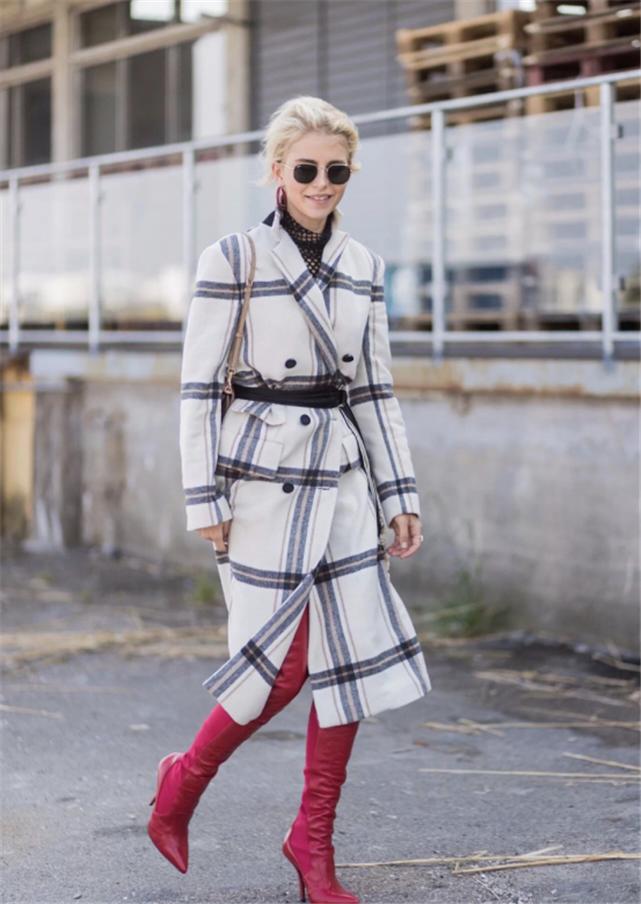 大衣阔腿裤今冬照着穿显瘦又洋气,阔腿裤搭配中长靴加羽绒服